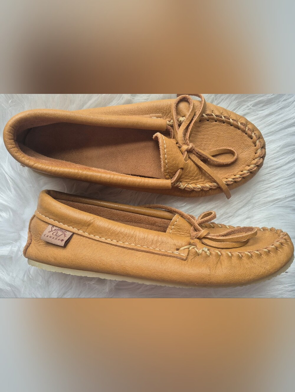 Laurentian Chief Women's Moosehide Moccasin with Gum Sole Size 6 Like New